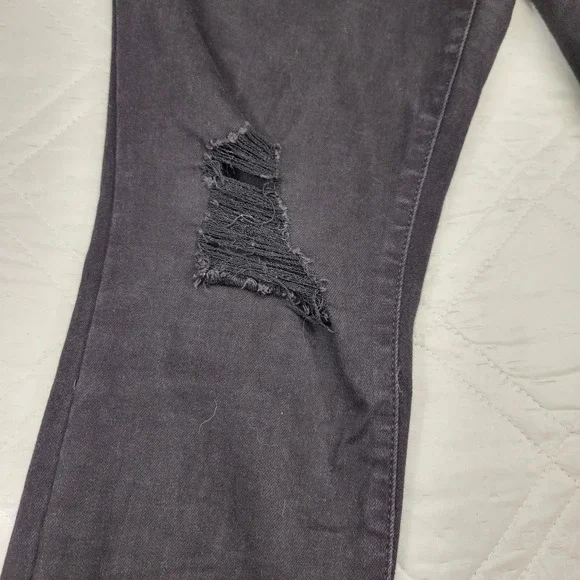Universal Thread Mid Rise Skinny black distressed jeans size 12/31R - Picture 4 of 8